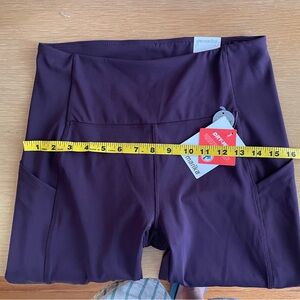 Marika High Waist Capri leggings with pockets Large NWT